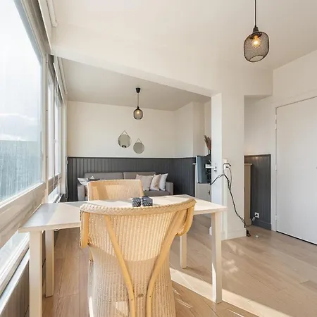 Apartment Lovely In